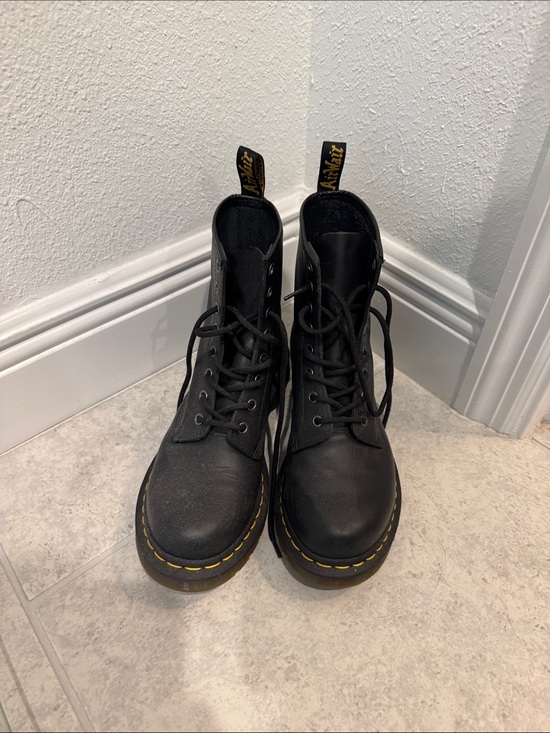 Dr. Martens Shoes - Dr Martens 1460 Smooth leather lace ups